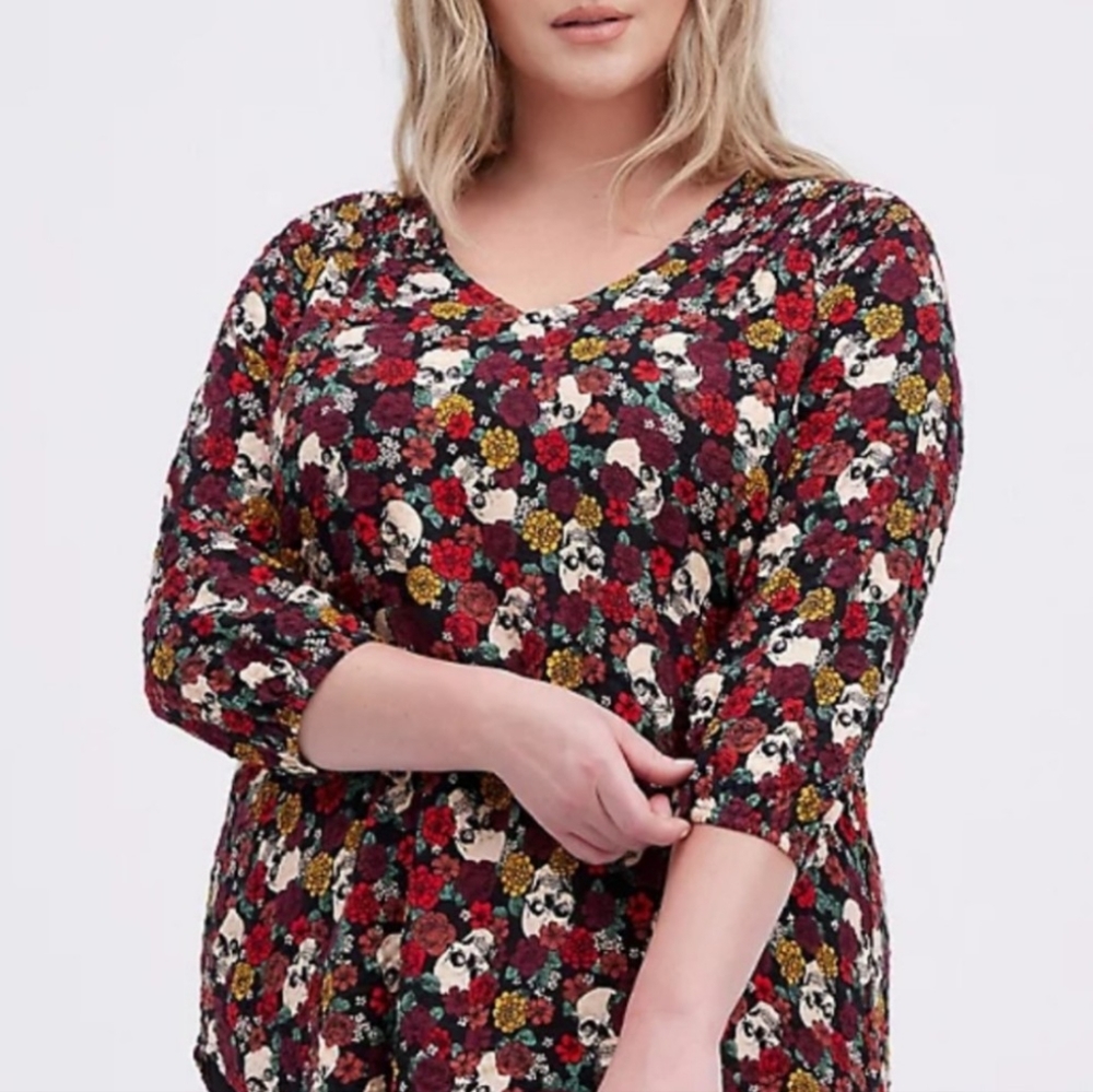 Torrid Top Skull and Rose Floral Print‎ Black Tunic Blouse
